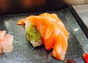 辣辣壽司邊個食？壽司夾大量山葵整蠱外國客