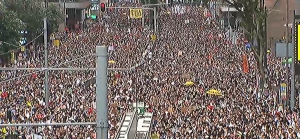 【有片】逾103萬市民上街遊行反對修訂逃犯條例