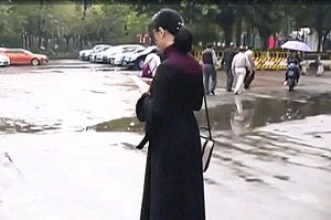 廣州女大生因塗黑唇膏紫眼影被拒坐地鐵