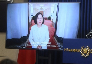 蔡英文以「入住總統府一晚」吸引國際背包客