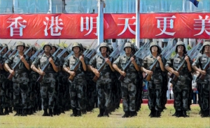 駐港部隊考慮准許軍人穿軍裝上街？
