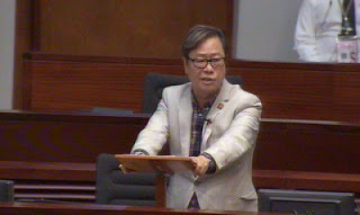 黃毓民掟杯警決檢控