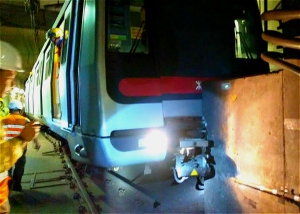 港鐵荃灣線列車飛站入錯掘頭路撞車擋8人傷