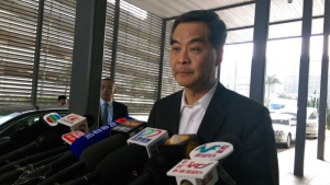 梁振英：必定跟進李波事件