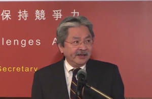 曾俊華：環球低迷香港經濟不樂觀