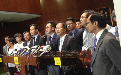 中央擬向泛民議員發回鄉證圍堵港獨思潮