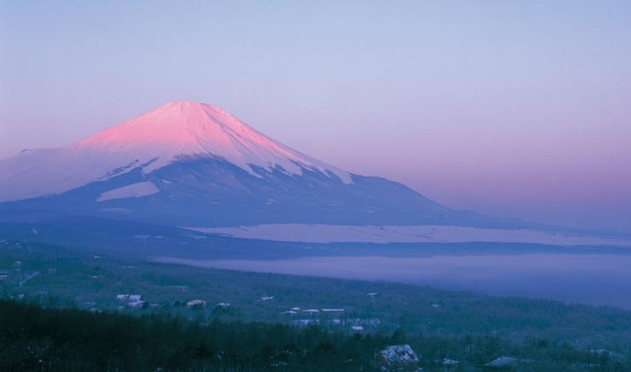富士山登山遊客太多　山梨縣計劃今夏開徵登山費