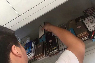內地暴力中學浸水錘砸銷毀學生手機