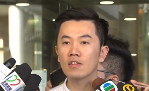 鄭松泰倒插國旗及區旗罪成罰款五千元