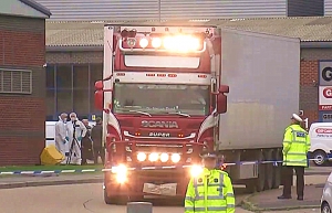 英國冷櫃車屈蛇偷渡39名死者一半疑是越南人
