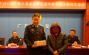 好市民怕尋仇扮蜘蛛俠領獎