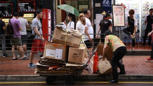 貧富差距再拉闊 窮人捱29月賺得富人一個月收入
