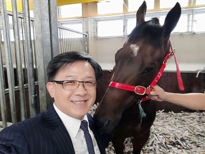 何君堯決定其愛駒「天祿」暫停參賽