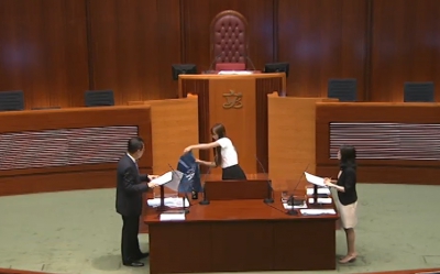 立會宣誓頻「加料」青年新政：效忠香港民族