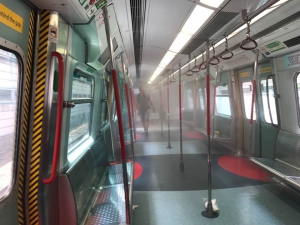 東鐵列車乘客攜載300塊舊電池背包冒煙