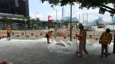 政總外行人路地磚倒膠水黏合防撬出