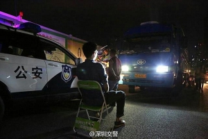 深圳交警怪招「教育」亂開「高燈」司機