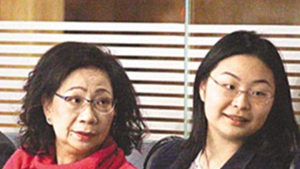 梁振英被批濫權「縱女」