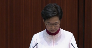 林鄭總結任期時一度哽咽：感謝家人默默支持