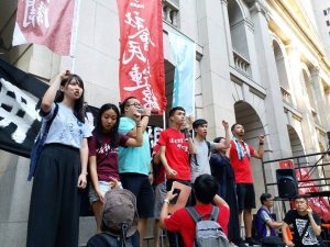 【有片】逾兩萬人遊行聲援被囚16名示威者