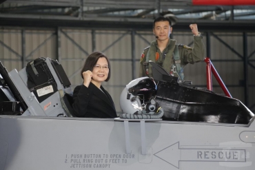 台首批F-16V接裝儀式今早舉行　台媒：世界最多