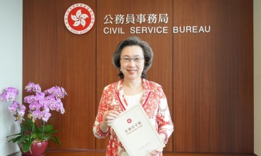 楊何蓓茵﹕不可以公務員身份批評任何政府政策 外國亦有類似要求