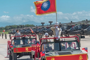 台灣阿帕奇武裝直升機成軍解放軍明起東海演習
