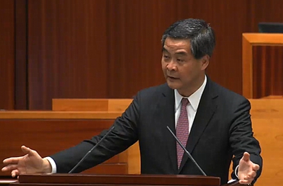 梁振英以「中央滿意」來耍退UGL事件追擊
