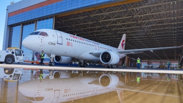 國產C919客機交付東航 預料明年春季載客運營