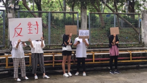 核酸檢測支援隊先遣隊員展開首日工作時遇抗議
