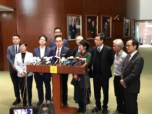 泛民26議員去信中央反對梁振英任政協副主席