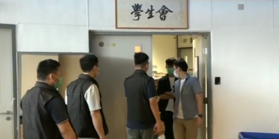 警方進入理大校園搜查 疑與去年警員小腿中箭有關　
