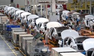 中國新能源汽車月銷佔比首超60%   