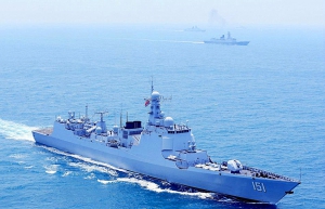 解放軍50艘艦艇台灣海峽高速南下