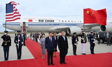 習近平乘專機抵達華盛頓&nbsp;特朗普伉儷親自到場迎接