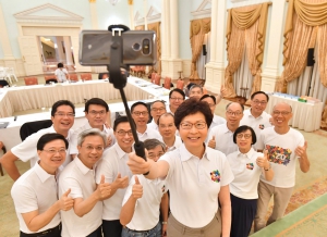 港大公佈政府新班最新民調 林鄭民望急升15%