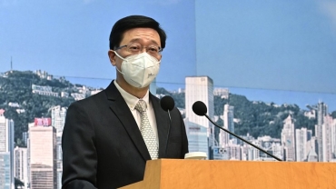 李家超﹕明天起取消「安心出行」及黃碼 食肆等仍須疫苗通