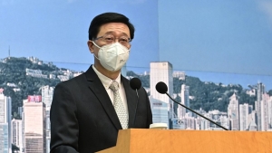 李家超﹕明天起取消「安心出行」及黃碼 食肆等仍須疫苗通