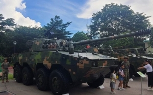 新圍軍營開放日　首見105mm突擊車