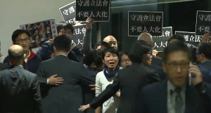 立法會通過建制派議事規則修訂民主派揚言百倍奉還