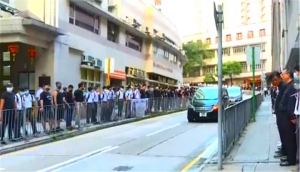 港九新界均有中學生組人鏈向政府表達訴求