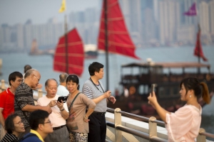 【紙媒觀點】港獨無撼訪港意欲 低價團才是「害馬之群」？