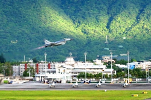 台灣三軍清晨「聯翔操演」網民問「打起來嗎?」