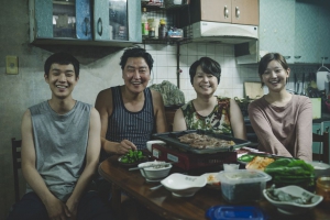 【博評】易天擇：脫離現實的歷史觀與世界觀  讀《上流寄生族》一篇影評有感