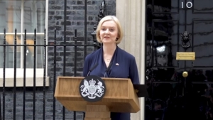 卓慧思宣布辭職成為史上在位時間最短英相
