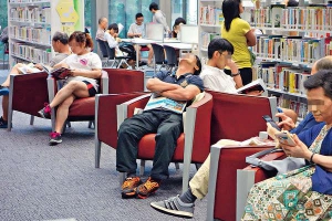 圖書館淪「避暑勝地」 大人午睡孩童耍鬧