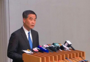 曾鈺成：特首在職爭取連任享「不公平優勢」
