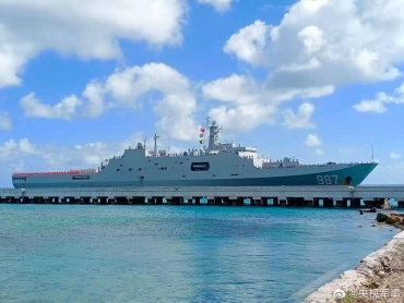 中國海軍艦艇編隊運送救援物資抵達湯加