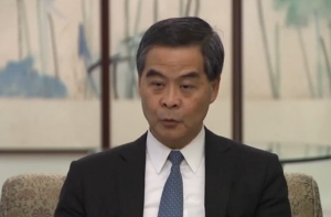 梁振英向中央媒體談五年任期政績