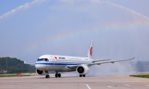 國產C919飛機首次執飛國際商業航線